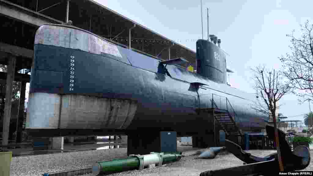 Ezt a Heroj-osztályú dízel-elektromos tengeralattjárót Jugoszláviában építették a hatvanas években. &bdquo;Valahogy túlélte &ndash; mondta Jovanović &ndash;, és néhány évvel ezelőtt sikerült restaurálnunk mint múzeumi darabot&rdquo;