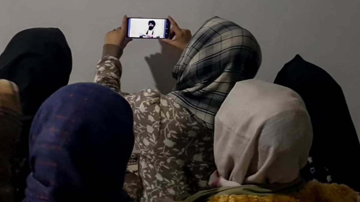 Afghan Women Turn To Virtual Learning Amid Education Ban, But Obstacles Remain