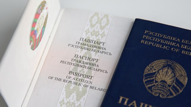Лукашенко подписал закон о лишении гражданства за 