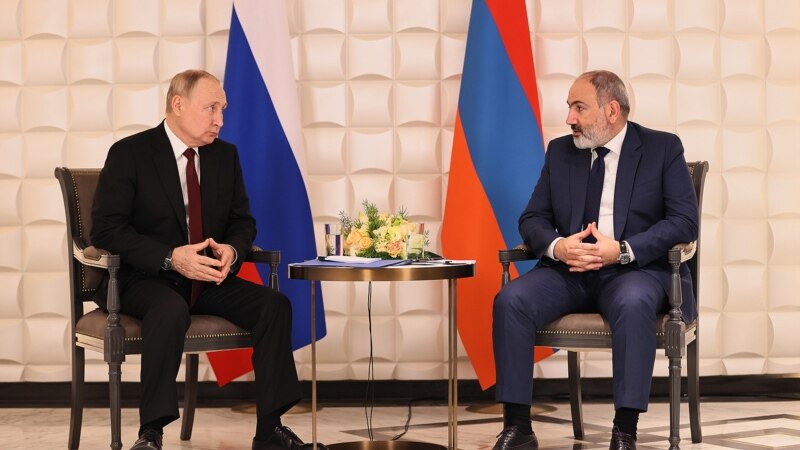 Pashinian, Putin Meet In Yerevan