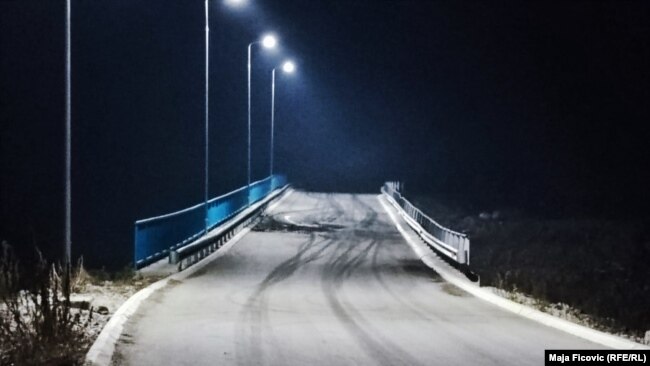 Ura te vendi i njohur si Kërshi i Dudës, në Mitrovicën e Veriut, e hapur për qarkullim, pas largimit të barrikadave të mbetura, më 3 janar 2023.