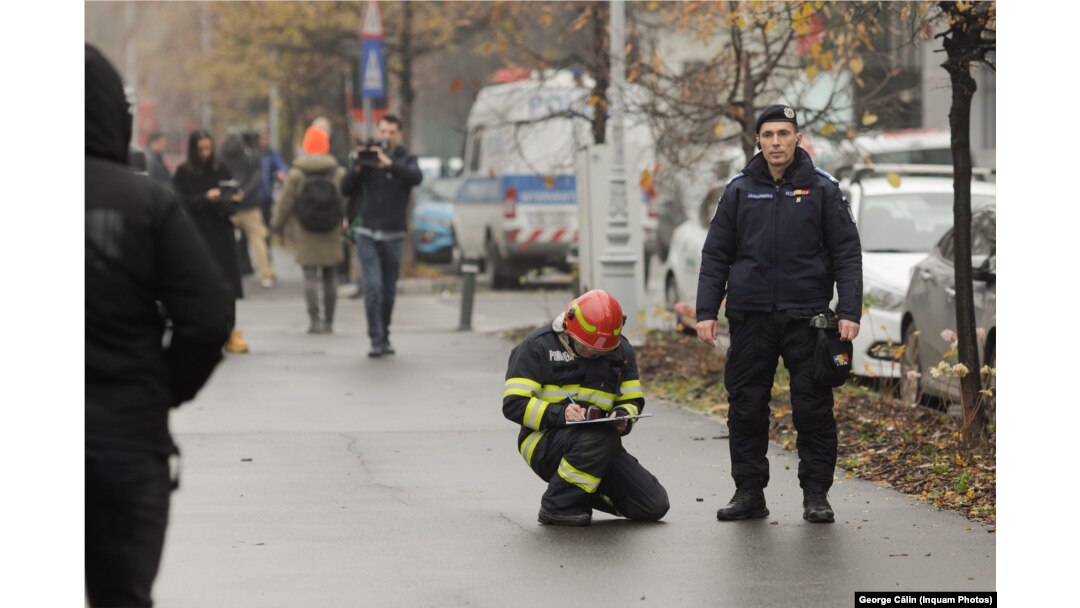 Mai multe echipaje de intervenție s-au deplasat marți la Ambasada Ucrainei de la București, după ce două plicuri suspecte au fost livrate oficialilor ucraineni, 7 decembrie 2022.