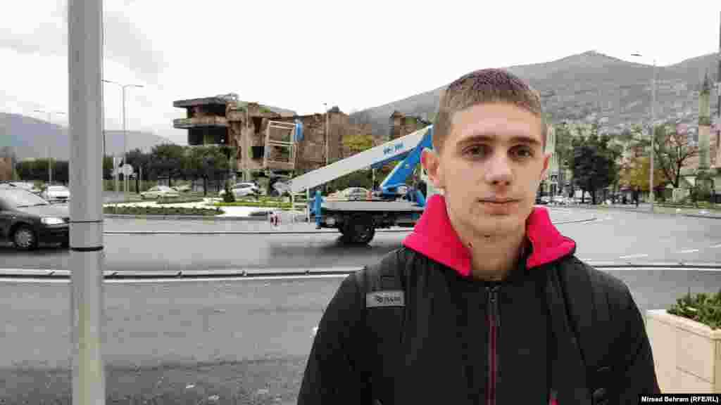 Adel Kurtović je učenik srednje Mašinsko-saobraćajne škole Mostar. &quot;Tu govorimo o nasilju, kako to ne treba činiti, nasilje nad ženama, u porodici. To ne trebamo nikako podržavati&quot;. &nbsp;