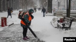 Київська обласна військова адміністрація раніше попередила про складні погодні умови в Києві та області вдень 26 листопада та вночі 27 листопада (фото: Київ, грудень 2022 року)