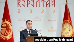Садыр Жапаров на состоявшемся в Бишкеке народном курултае, 25 ноября 2022 года