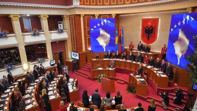 Kuvendet e Shqipërisë dhe Kosovës u bënë bashkë në Tiranë, zotime për bashkëpunim 
