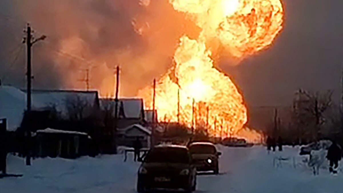 У Росії на нафтопереробному заводі сталася пожежа
