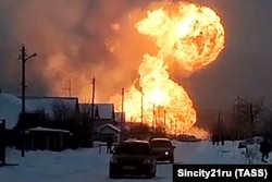 Incendiu la o conductă de gaz într-un sat din Republica Federativă Rusă Ciuvaș, 20 decembrie 2022. Conducta trece prin Ucraina. Este unul din incendiile misterioase care au izbucnit în Rusia după invadarea Ucrainei în februarie 2022.