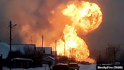 Video: Massive Water Pipe Explosion Destroys Cars, Smashes Windows
