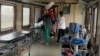 Вагони в евакуаційному потягу облаштовані для перевезення поранених