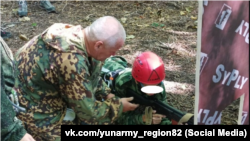 Занятия по стрельбе в «Юнармии» в Крыму