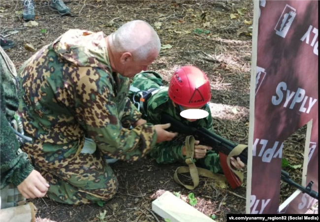 Занятия по стрельбе в «Юнармии Республики Крым»
