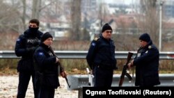 Fotografi ilustruese. Pjesëtarë të Policisë së Kosovës në Mitrovicë të Veriut.