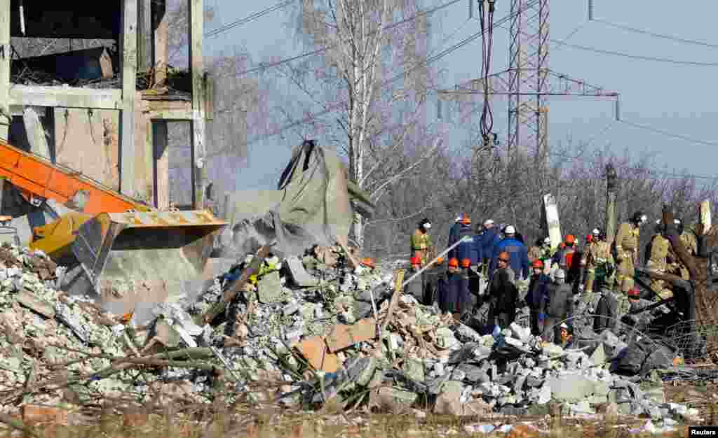 Rescuers search through the rubble of a vocational school in the Moscow-controlled Ukrainian town of Makiyivka, just east of Donetsk, on January 3. At around midnight on New Year&rsquo;s Eve, the building was struck by HIMARS rockets launched by Ukrainian forces that, according to Russia&rsquo;s Defense Ministry, killed 89 soldiers. Some Russian sources have claimed &ldquo;hundreds&rdquo; died, and Kyiv claims some 400 Russian soldiers perished or were wounded in the barrage. &nbsp;