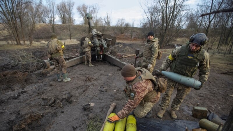 Kievul și ruși pro-Kremlin spun că sute de militari ruși au fost uciși într-un atac la o cazarmă improvizată din Donețk
