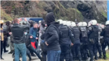 Ultradesničari iz Srbije se sukobili sa policijom na Jarinju