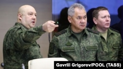 Генерал Сергей Суровикин и министр обороны РФ Сергей Шойгу. Иллюстративное фото