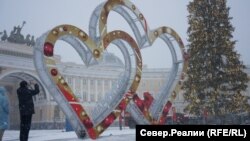 პეტერბურგის ცენტრში აღმართული ინსტალაცია 