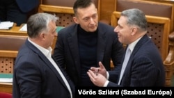 Orbán Viktor, Rogán Antal és Lázár János a parlamentben 2022. december 7-én