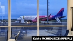 ფოტო არქივიდან: ქუთაისის საერთაშორისო აეროპორტში Wizz Air-ის ხომალდი დგას.