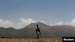A Pakistani soldier stands guard near along the Afghan border. (file photo)
