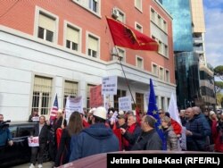 Protesti ambasade Srbije u Tirani, 27. decembar 2022.