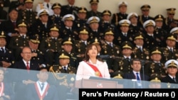 Predsjednica Perua Dina Boluarte tokom ceremonije obilježavanja Dana peruanske vojske i godišnjice bitke kod Ayacuchoa, u Limi, Peru, 9. decembra 2022. 