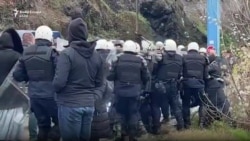 Përleshje mes protestuesve dhe policisë në Jarinjë 