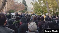 دانشجویان معترض در دانشگاه امیرکبیر