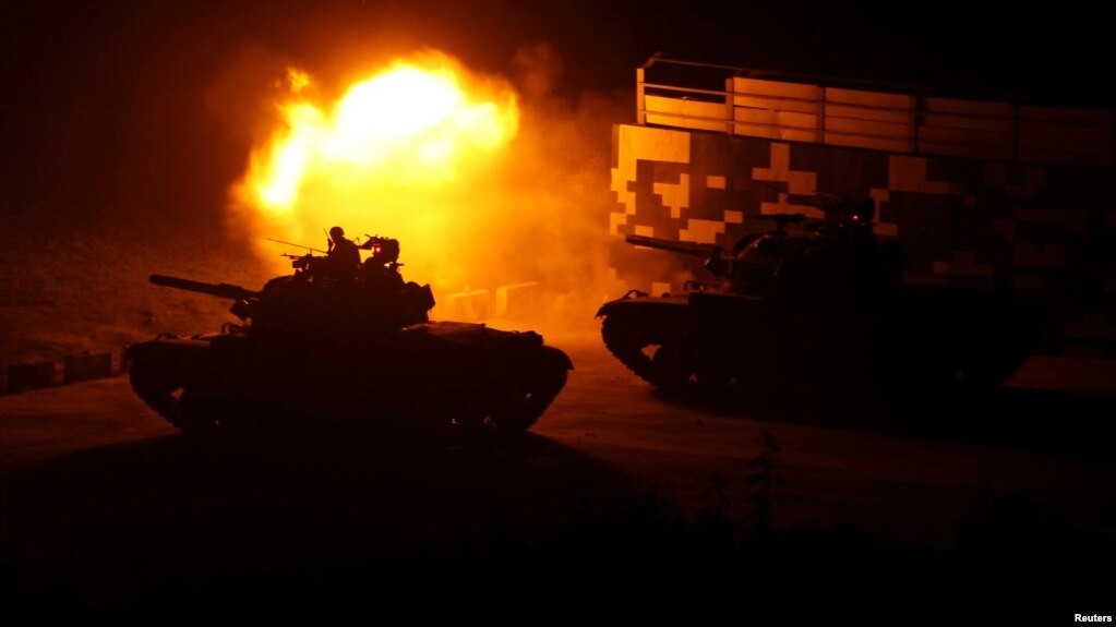 شلیک یک تانک زرهی در حین تمرین نظامی در پینگتونگ، تایوان