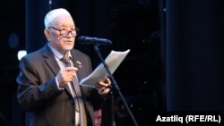 Айдар Хәлим иҗат кичәсендә чыгыш ясый