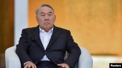 Порно боб кесілген брюнетканы трахает