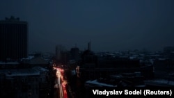 Kijev áram nélkül 2022. november 23-án, miután a létfontosságú infrastruktúrát orosz rakétatalálatok érték