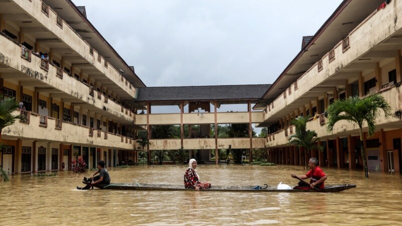 Pet mrtvih, preko 70.000 evakuisano u poplavama u Maleziji