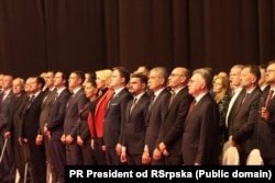 Ministri iz Crne Gore, Kovač i Damjanović na proslavi Dana RS. (peti i šesti slijeva)