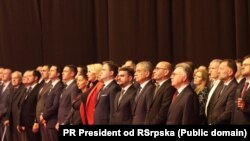 Ministri iz Crne Gore, Marko Kovač i Aleksandar Damjanović na proslavi neustavnog Dana RS. (peti i šesti s lijeva). 