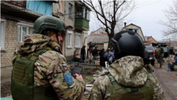 Ucraina sub bombe: viața la doi kilometri de linia frontului