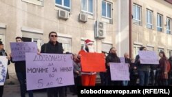 Пациенти со цистична фиброза на протест пред Министерството за здравство 