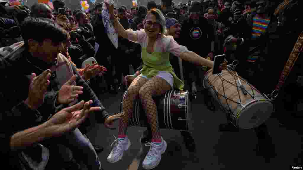 Takvim brakovima u tradicionalnoj Indiji protive se i regionalne i lokalne vlasti.