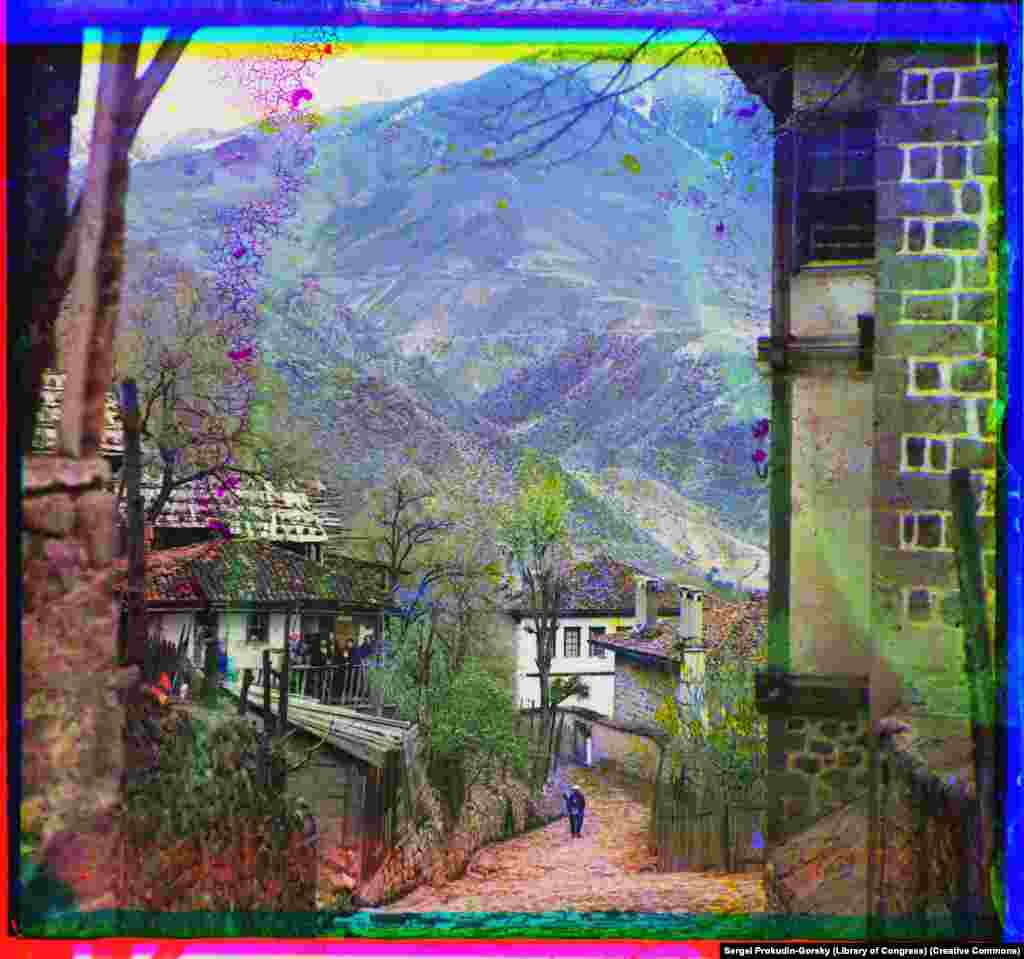 An image of the mostly ethnic Armenian town of Artvin, as photographed by Prokudin-Gorsky in April 1912.&nbsp; Prokudin-Gorsky (1863&ndash;1944) was on a years-long mission backed by the Russian tsar to photograph the Russian Empire using a complex early color photography technique.&nbsp;