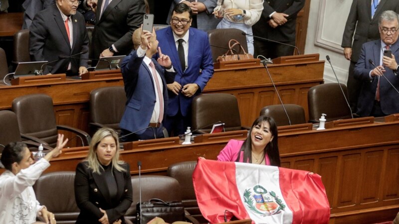 Predsjednik Perua opozvan uprkos nastojanjima da raspusti Kongres