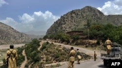 نیرو های امنیتی پاکستان در نزدیکی سرحد با افغانستان 