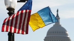 Ukrainian and US flags are flown near the US Capitol in Washington, D.C. (file photo)