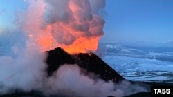Извержение вулкана Ключевская Сопка на Камчатке