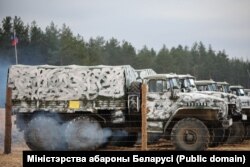 Расейская вайсковая тэхніка на стаянках на палігоне «Обуз-Лясноўскі». Фота Міністэрства абароны Беларусі. 6 студзеня 2023 году