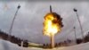 Fotografie preluată dintr-o înregistrare video furnizată de serviciul de presă al Ministerului rus al Apărării, la 19 februarie 2022. Arată o rachetă balistică intercontinentală Yars care este lansată de pe un câmp aerian în timpul unor exerciții militare.