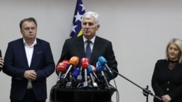 Nermin Nikšić, Dragan Čović i Borjana Krišto na konferenciji za medije nakon sastanka u Konjicu 7. decembra 2022.