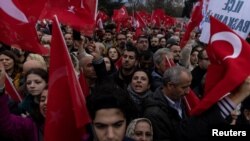 Втори ден. Хиляди излязоха на протест срещу присъдата на кмета на Истанбул