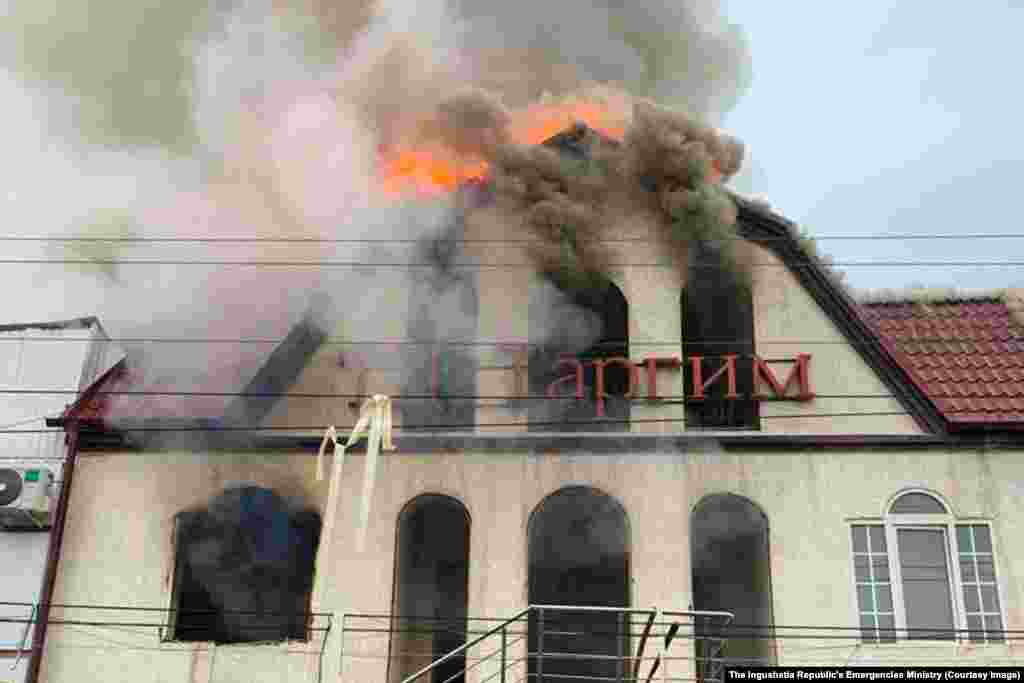 7 грудня: пожежа в торговельному центрі в Назрані, Інгушетія, на Північному Кавказі. Повідомляється, що пожежа почалася з вибуху газу, постраждали чотири людини