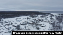 Деревня Летняя Золотица находится в 180 км от Архангельска